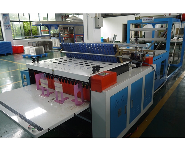 珍(zhēn)珠棉加工車(che)間