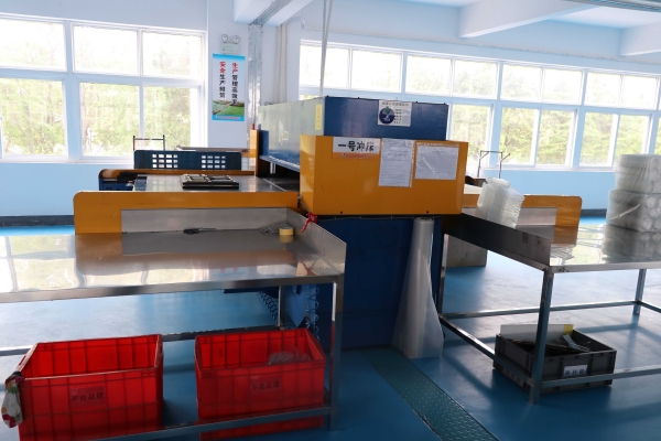 吸塑包裝(zhuāng)生産車間