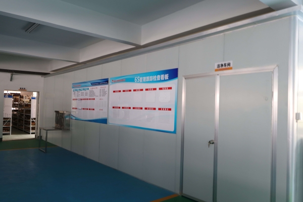 吸塑包(bāo)裝生産車間