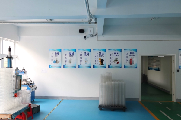 吸塑包(bao)裝生産車間