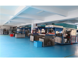 吸(xi)塑包裝(zhuāng)生産車(chē)間