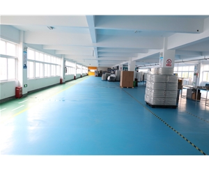 吸(xī)塑包裝(zhuang)生産車(chē)間