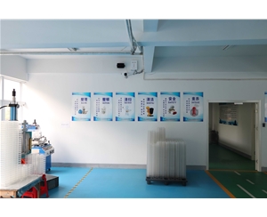 吸(xī)塑包裝(zhuāng)生産車(chē)間